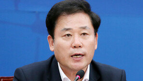 與 “외교관 성추행 의혹, 국격 훼손…외교부, 안일한 대처 우려”