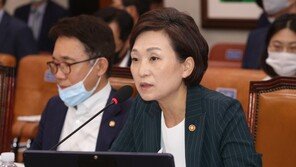 서울 소형 아파트 4억 돌파…김현미 “중저가 주택 재산세율 인하”