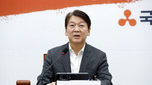 휴가 떠난 안철수 ‘동물농장’ 독서 추천 “국내 정치와 닮아”