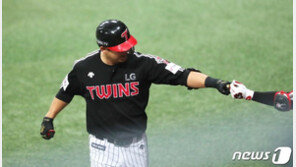 LG 김민성, 연이틀 홈런포…SK전 선제 스리런포 폭발