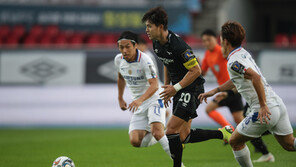 ‘원샷 원킬’ 토미 결승골…성남FC, FA컵 4강 진출