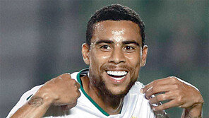 후반 투입 구스타보, 9분새 해트트릭