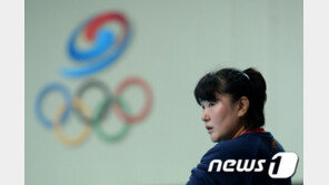 ‘우생순’ 주역 오영란, 후배 성희롱 의혹 6개월 자격정지