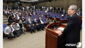 김종인 “선출된 권력이 민주주의 파괴하는 시대가 됐다”