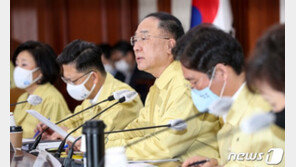 홍남기 “이달 말부터 1800만명에 소비쿠폰…1조 소비촉진”