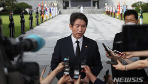 이인영 “北 개성 코로나 상황 예의 주시…방역 언제든 협력”