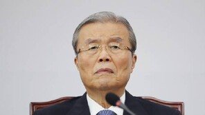 김종인 “돈 줬다 세금으로 뺏는게 무슨 경제적 효과?”