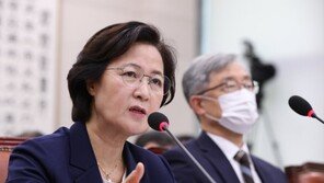 추미애 “소설 쓰시네” 발언에…소설가협회 “자괴감, 공개 사과하라”