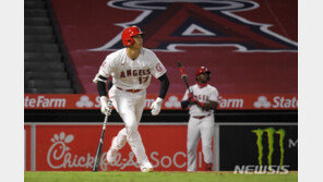 오타니, 시즌 1호 3점포 작렬…선발투수 부진 만회