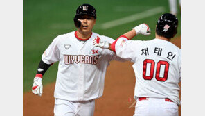 ‘시즌 첫 2번→멀티히트’ SK 강한 2번 한동민, 이진영 ‘강추’ 있었다