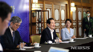 정 총리 “코로나, 미래교육 앞당겨…학습 격차 해소 중요”