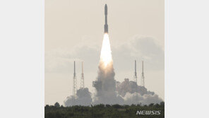 미국 5번째 화성탐사선 실은 로켓 발사돼…UAE와 중국에 이어