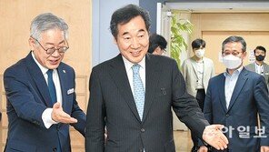 이재명 “거대여당 기대 높아” 이낙연 “첫걸음 뒤뚱뒤뚱”