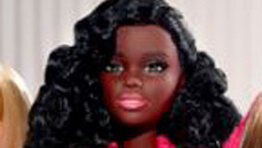 美 대선때마다 후보 변신 바비인형… 이번엔 곱슬머리 흑인후보 선보여