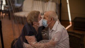 WHO “코로나19 사망자 40% 노인 요양원서 나와”