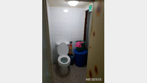 “고소 취하하라” 갈등…화장실에 가두고 협박한 80대