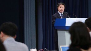 靑 “다주택 고위직 참모 8명, 처분 노력 중”…명단 공개