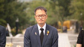 봉하마을 간 박주민 “노무현 정신, 전환의 시대에 더 빛나”