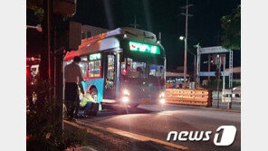 제주 서귀포서 시내버스에 신원미상 여성 깔려…머리에 큰 부상