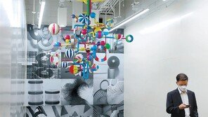 계단 미술관… 마켓마당… 지하철역 맞아?