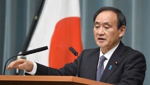 日 스가 관방, ‘포스트 아베’ 거론에 “개인적으로 생각한 적 없다”
