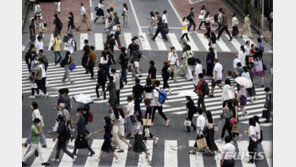 日, 2일 코로나19 1330명 추가 발생…5일 연속 1000명 넘어