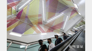 [청계천 옆 사진관]문화 예술역으로 변신한 영등포시장역