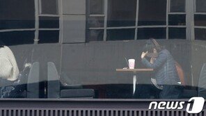 ‘왁자지껄’ 강남 커피전문점서 첫 집단발병…“감염경로 몰라 더 불안”