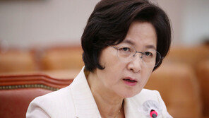 법무부·대검, 장관 수사지휘권 폐지 놓고 정반대 의견