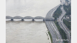 서울 올림픽대로 침수…한강철교∼당산철교 양방향 통제