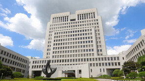 치킨 소스 바르지 않고 뿌려서 가맹점 계약해지…대법 “부당하다”