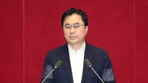 김종민 “법사위원 그만하라고요?”… 통합당 “그만해야지!”