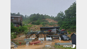 가평 펜션 매몰사고 현장서 모녀 시신 2구 수습…2명 구조중