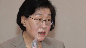“박원순 ·오거돈 성범죄냐” 물음에…끝까지 답 안한 여가부 장관