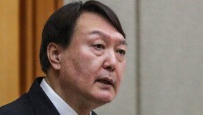 윤석열 “권력형 비리 맞서라”…통합당 “숨죽였던 수사 되살려야”