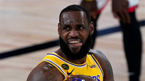 몸 낮춘 ‘킹’ 팀을 세우다