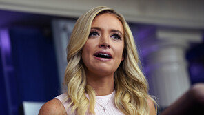 백악관 “트럼프, 봉쇄령 고려하지 않아”…연은 총재 주장 반박