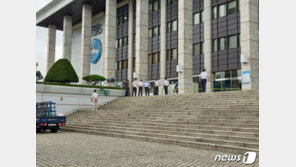 KBS 라디오 부스 유리창 곡괭이로 깨부순 40대 현행범 체포