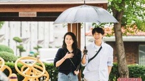 ‘서울촌놈’ 이승기·한효주, 11년 만에 재회…“찬란한 비주얼”