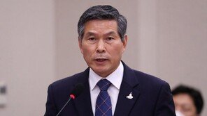 정경두 “극초음속 미사일 기술개발 가속”