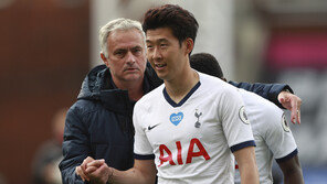손흥민, 토트넘 5관왕 싹쓸이…‘레전드 선정 MVP’