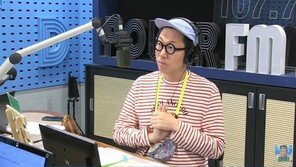 ‘철파엠’ 김영철, 폭우 속 교통체증에 도로서 전화 생방송→스튜디오 도착