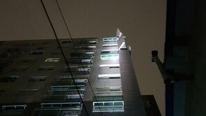 ‘건물 외벽 떨어지고 가로수 넘어지고’ …인천 강한 비바람에 피해 잇따라