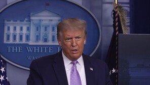 트럼프, 레바논 폭발 ‘공격’이라더니…하루 만에 “아무도 몰라”