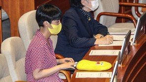 류호정 오늘은 셔츠에 청바지…“꼰대가 응원한다” 여야 초월 지지