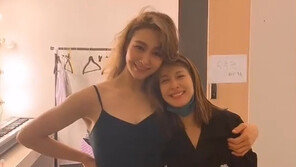 옥주현, 뮤지컬 찾아온 이효리에 백허그 “내 멤버 자랑스러워”