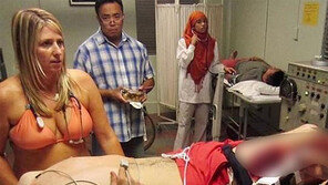 ‘전문성 없다?’ 미국 의사들, 집단 비키니 셀카 올린 이유는…