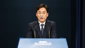 靑 “文대통령 사저 부지의 농지 휴경한 적 없다…농지법 위반 아냐”