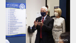 펜스 ‘수업 정상화’ 칭찬했던 美 학교서 확진자 나와