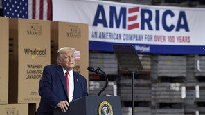 트럼프, 캐나다산 알루미늄에 관세 재부과…美업계는 “반대”